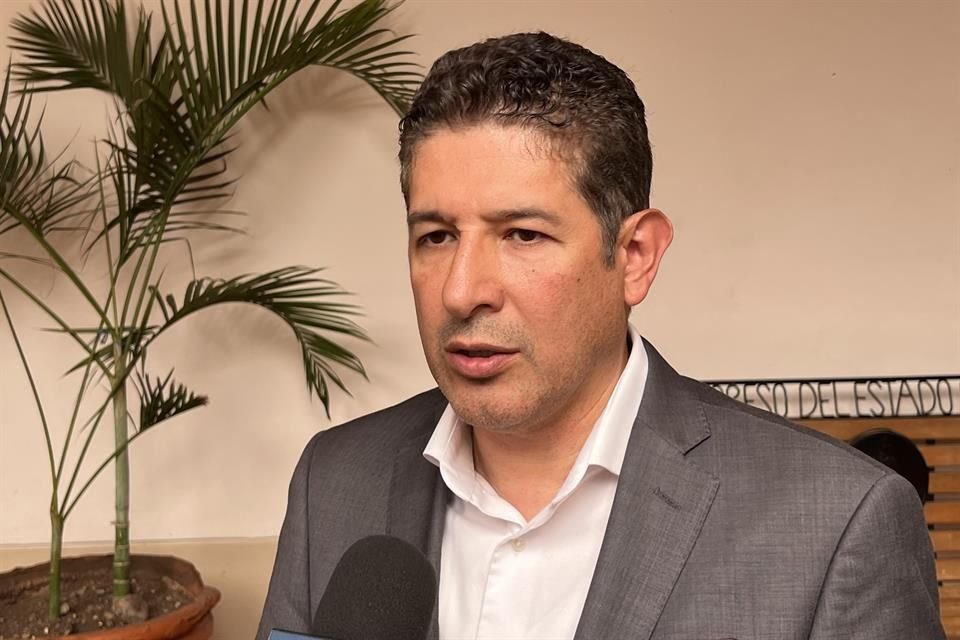 El Secretario de Educación asegura que abuso sexual va a la baja; un diputado morenista señaló que deben vigilar mejor a maestros temporales.