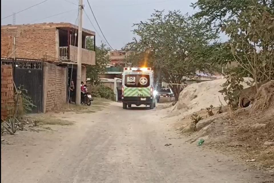 El cadáver fue descubierto después de que los bomberos apagaron el fuego, en el cruce de la Calle Roble y la Calle Nogal.