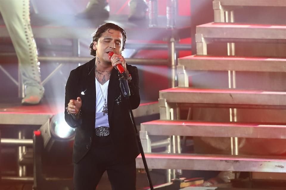 Nodal regresó a Jalisco con bombo y platillo, celebrando en el Auditorio Metropolitano la salida de su disco ¿Quién + Cómo Yo?