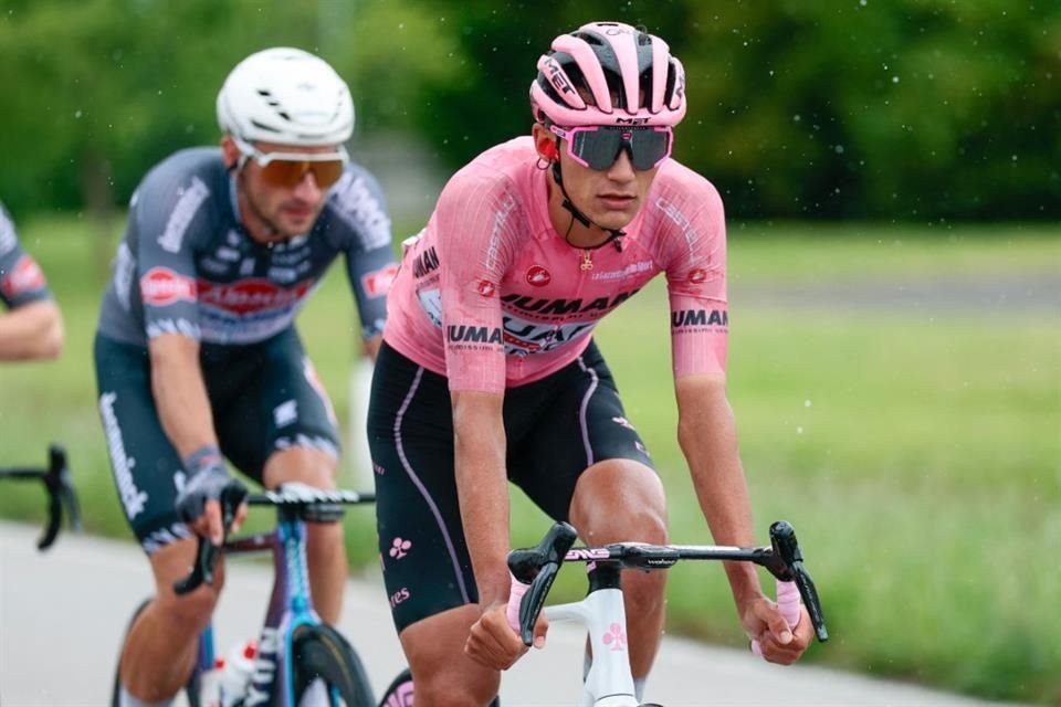 Isaac del Toro mantiene la 'maglia rosa' y el liderato en el Giro de Italia al finalizar la Etapa 14, que fue ganada por Kasper Asgreen.