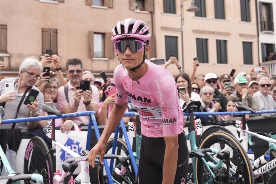 El mexicano sigue líder en el Giro.