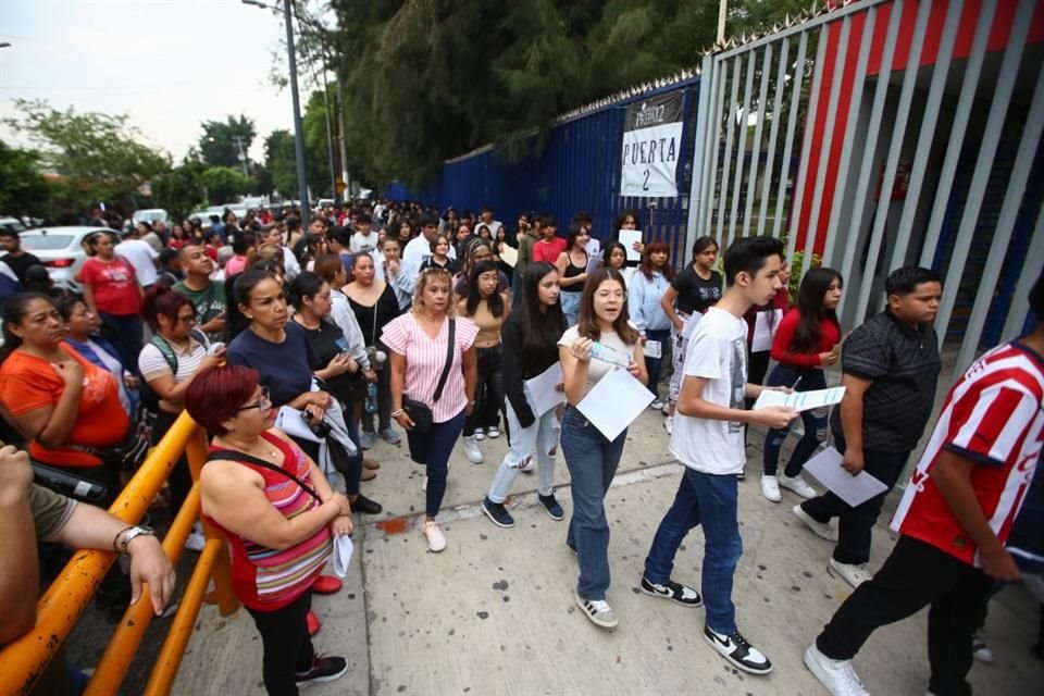 Un total de Un total de 75 mil 199 jóvenes buscan un lugar en los bachilleratos de la UdeG.