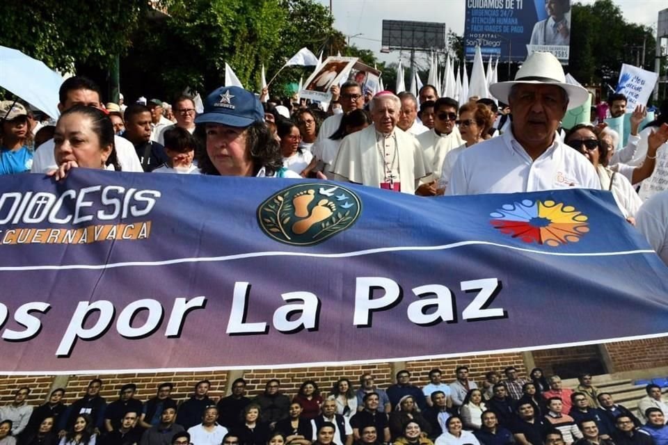 La onceava 'Caminata por la Paz' fue convocada por la Diócesis de Cuernavaca, marcha encabezada este día por el Obispo Ramón Castro Castro.