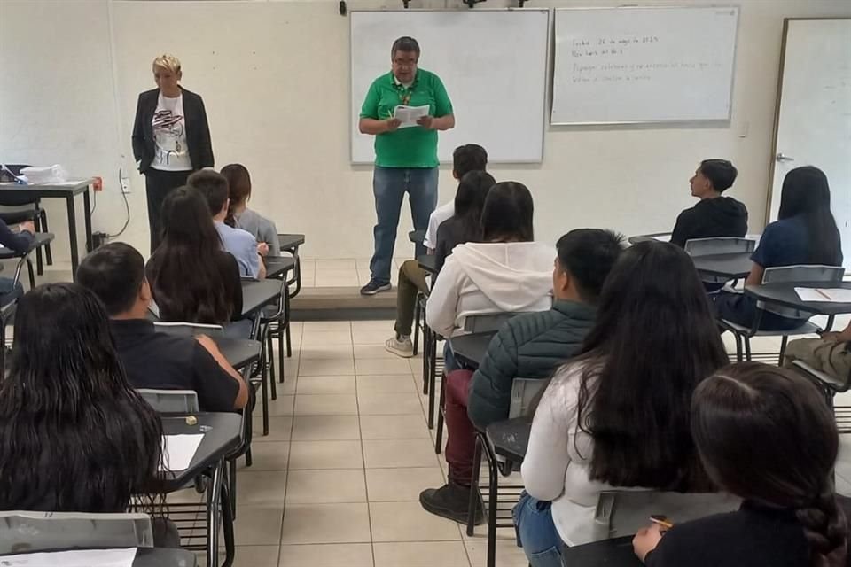 Las y los jóvenes acudieron a uno de los 31 planteles y 12 aulas externas distribuidos en Jalisco.