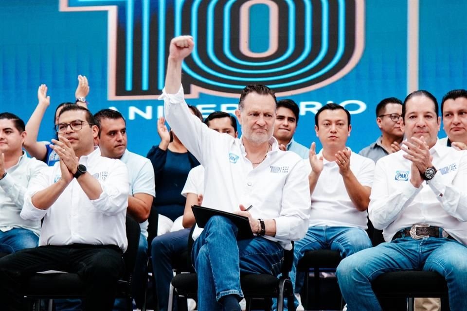 En aniversario de Estampida Azul, Mauricio Kuri, Gobernador de Querétaro, pidió no votar por Morena a quienes lleguen a vivir a la entidad.