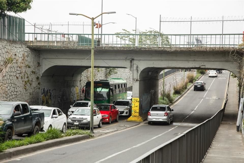 En cuanto a pasos a desnivel, se identificó el que se ubica sobre las Avenidas 8 de Julio y Washington, y el que se encuentra en Periférico y Mariano Otero.