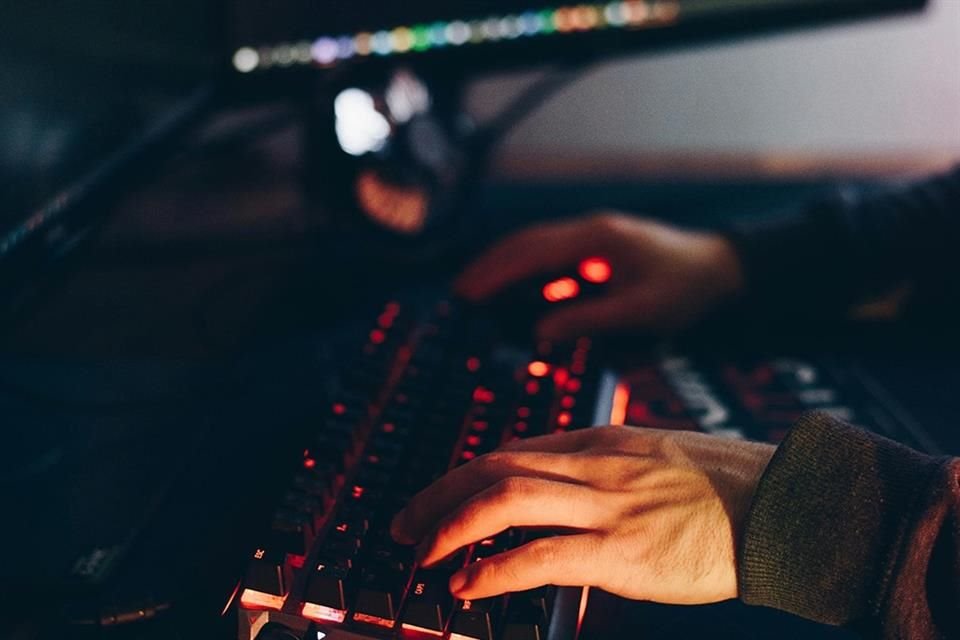 Il plagio online spesso sfrutta le informazioni che le persone condividono sui social network.