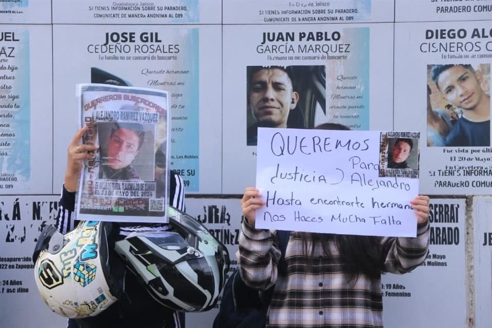 La familia ha participado en marchas para exigir la localización de Alejandro Ramírez Vázquez.
