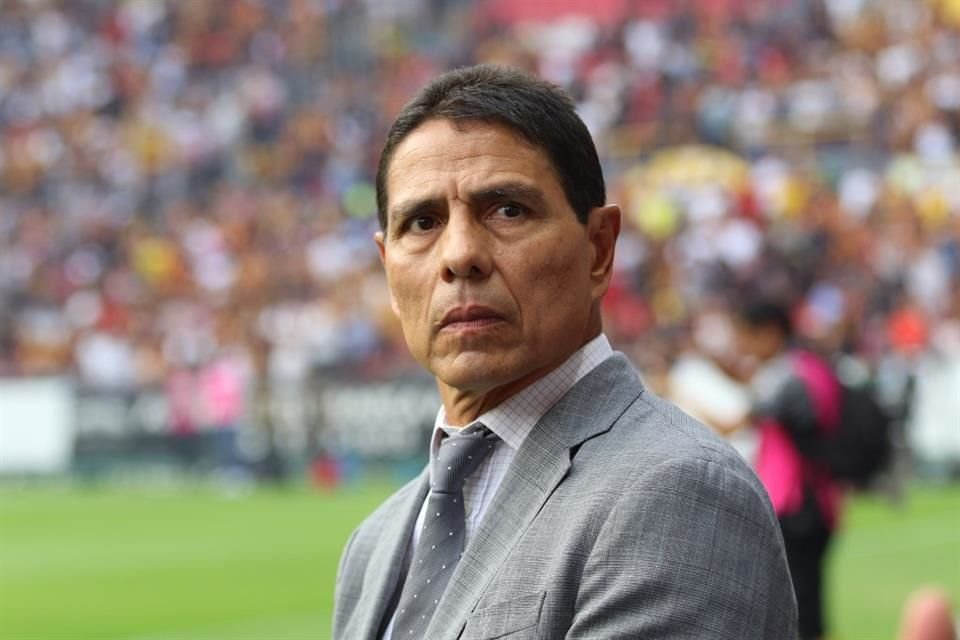 Alfonso Sosa, DT de los Leones Negros de la UdeG.