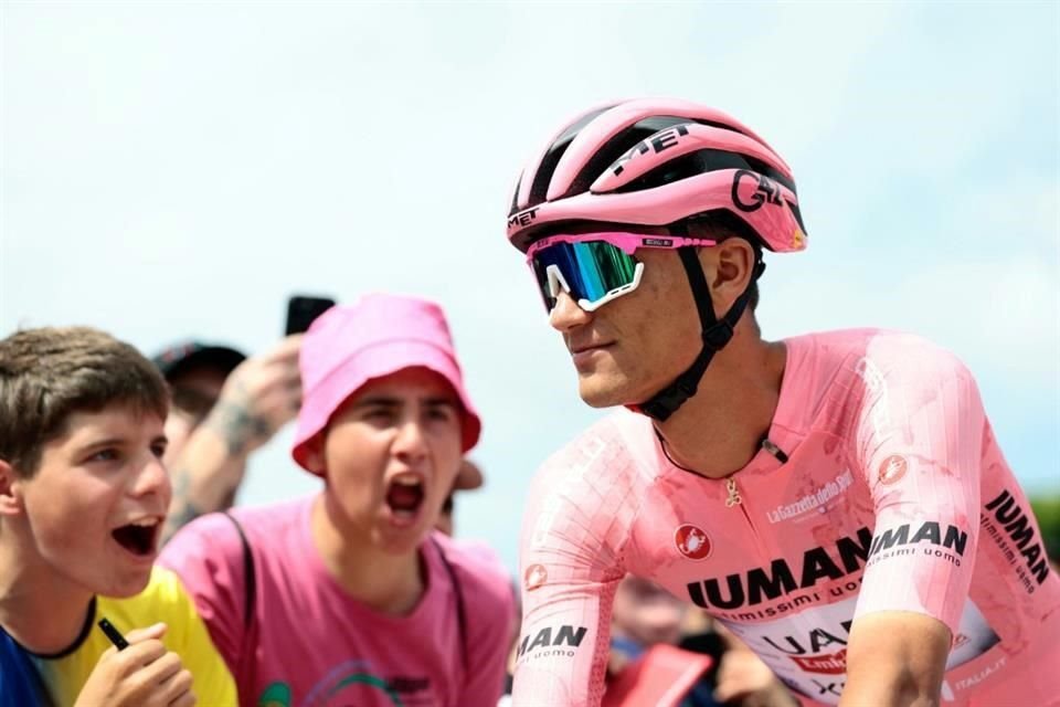 Del Toro sigue sorprendiendo como líder del Giro.