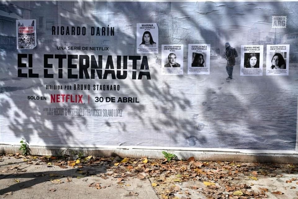 Para honrar la creación de su abuelo, Martín Oesterheld dijo que el programa tenía que ser filmado en español, con un elenco argentino y ambientado en Buenos Aires.