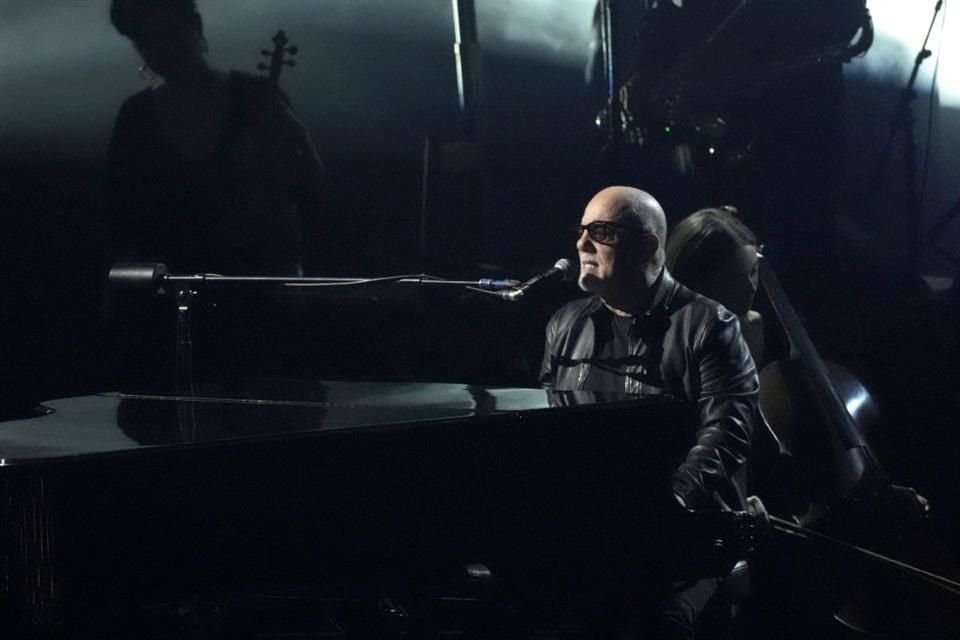 En una publicación de Instagram de hace unos días, el autor de 'Piano Man' informó a sus fans sobre su reciente diagnóstico de hidrocefalia normotensiva (HNT).