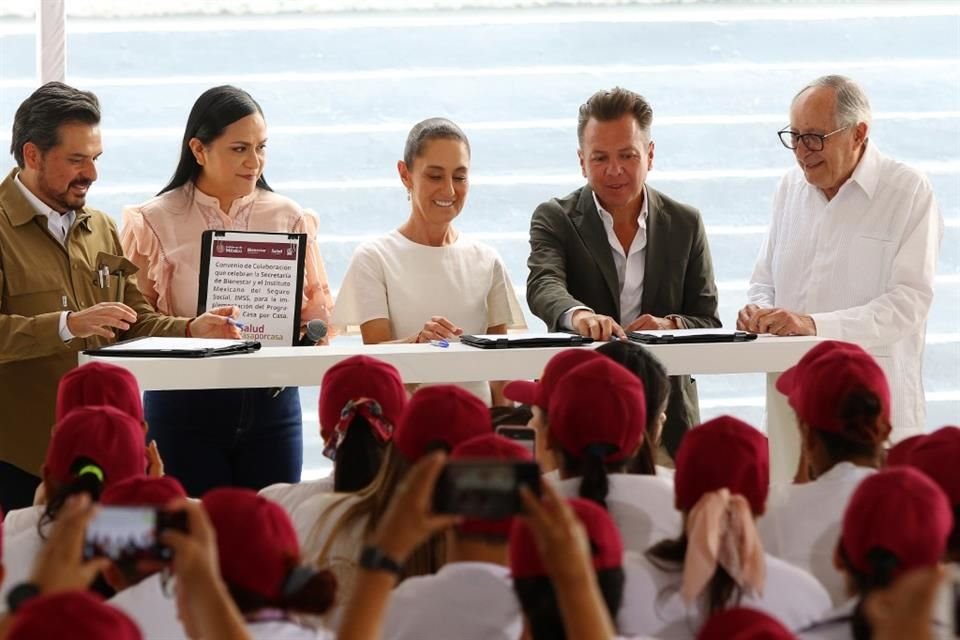 De visita en Tlaquepaque, la Presidenta Claudia Sheinbaum inauguró el programa 'Salud, Casa por Casa'.
