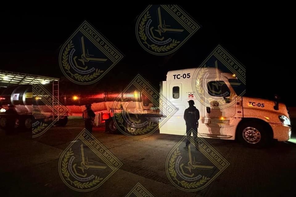 Once elementos de la Guardia Nacional fueron detenidos tras ser sorprendidos extrayendo combustible en Apaseo El Alto, Guanajuato.