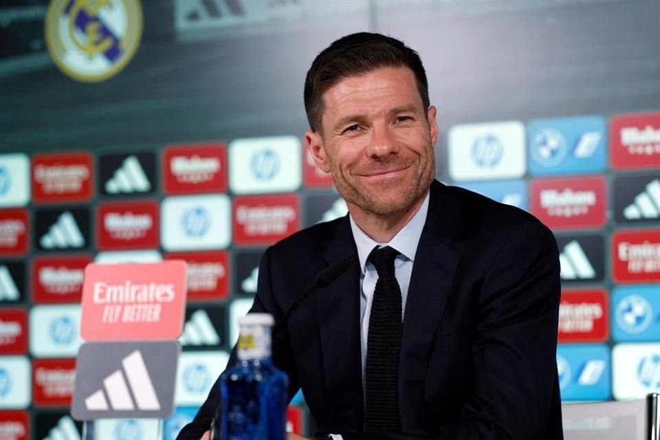 Xabi Alonso fue presentado como nuevo técnico del Real Madrid, club con el que firmó hasta junio de 2028.