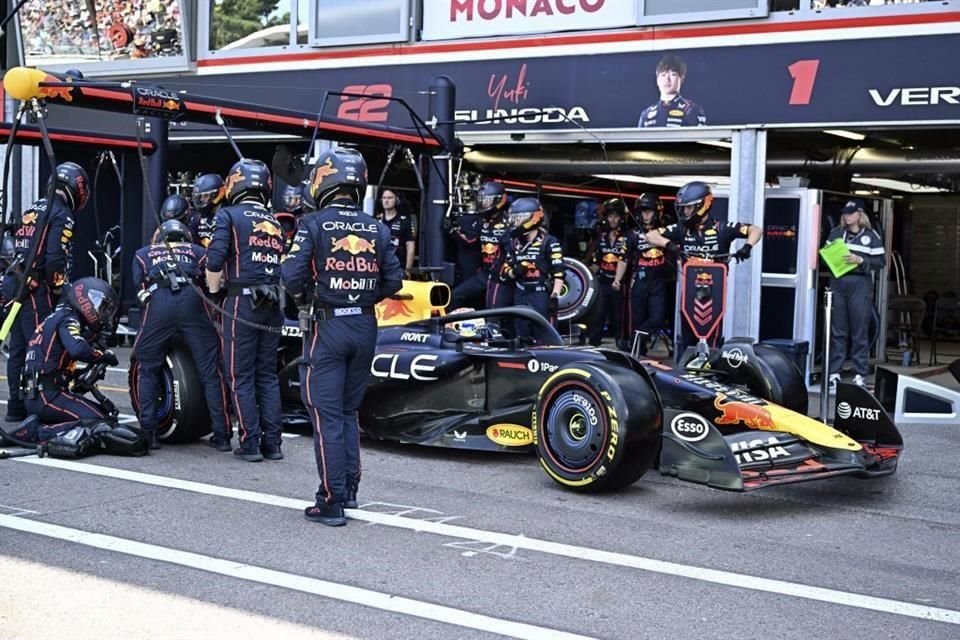 Las dos paradas obligadas en los pits durante el Gran Premio de Mónaco frustraron a Max Verstappen debido a la degradación de los neumáticos.