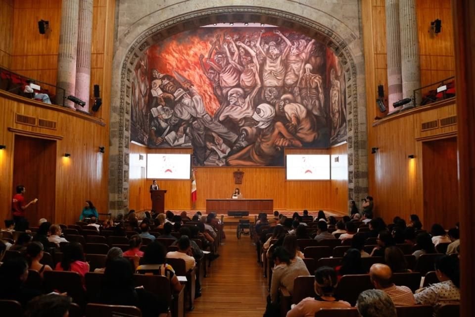 Présentation à l'Auditorium de l'UdeG.