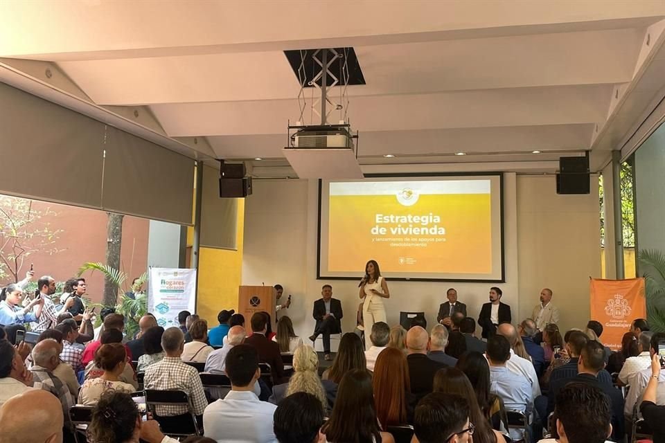 Delgadillo mencionó la prioridad de regresar a las personas a vivir cerca de sus centros de trabajo y familias, en lugar de orillarse a las periferias por motivos económicos.