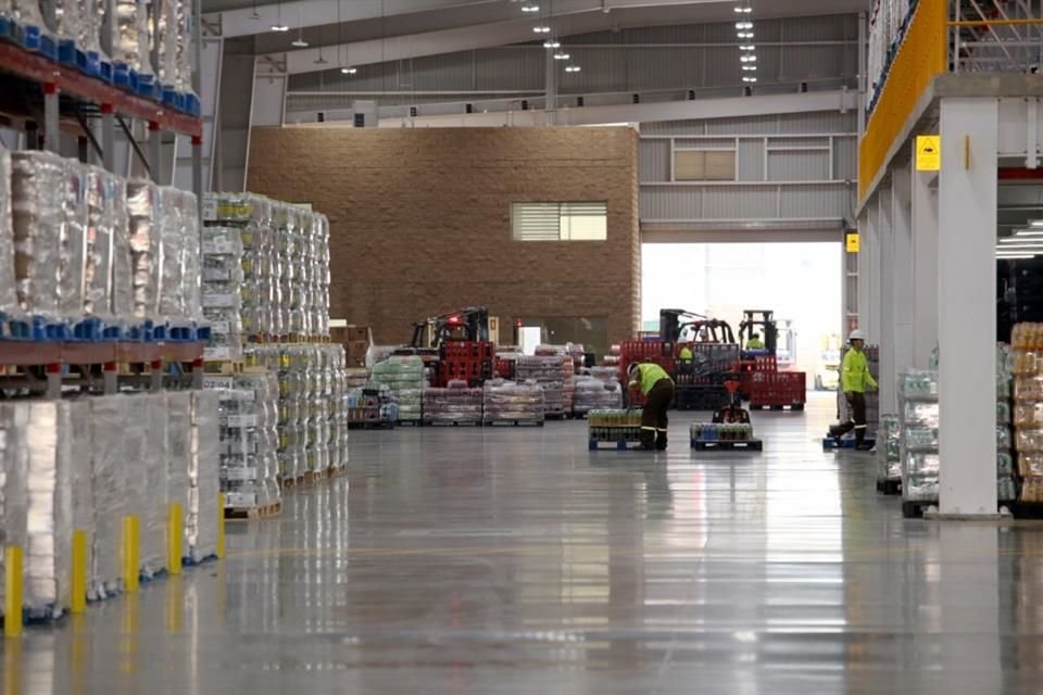 Arca Continental y Coca-Cola inauguraron un nuevo Centro de Distribución (CEDIS) en Tonalá, Jalisco, que generará 863 empleos directos.
