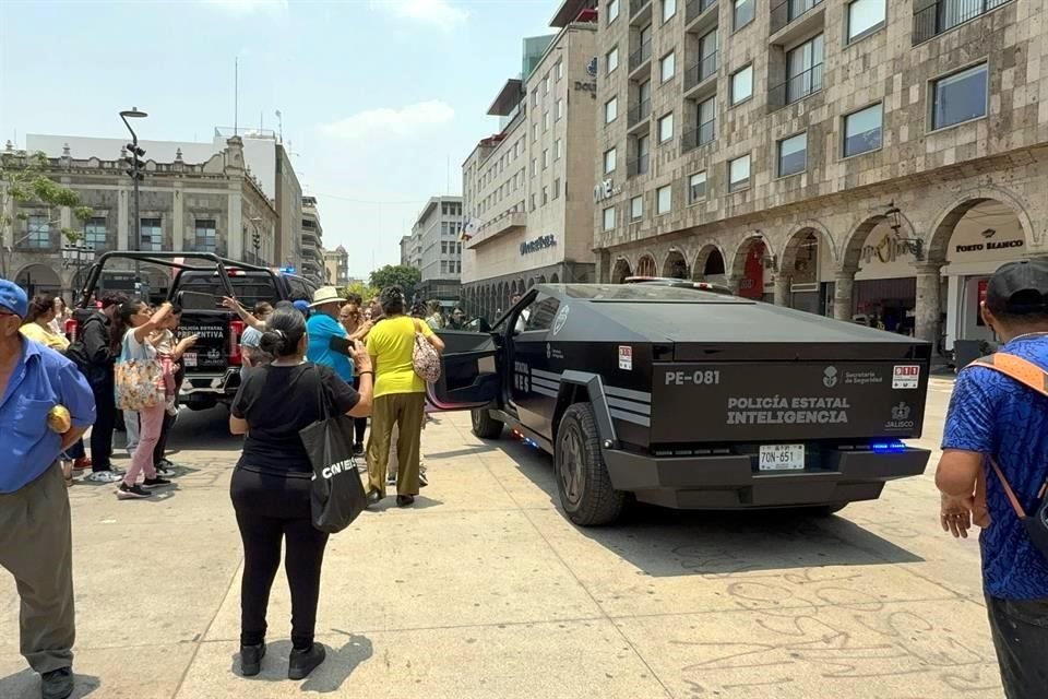 La Policía estatal ha sacado a pasear la Cybertruck en el Centro de la Ciudad.