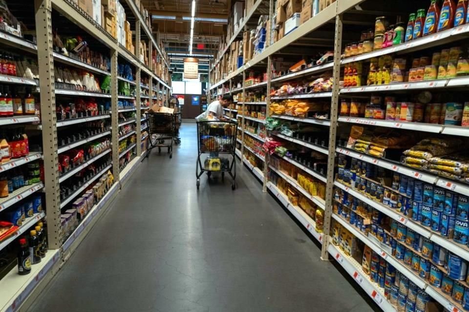 Una medida de las expectativas a corto plazo de los estadounidenses sobre sus ingresos, las condiciones empresariales y el mercado laboral cayó 4.6 puntos hasta 69. Esto está muy por debajo de 80, el indicador que puede señalar una recesión inminente.