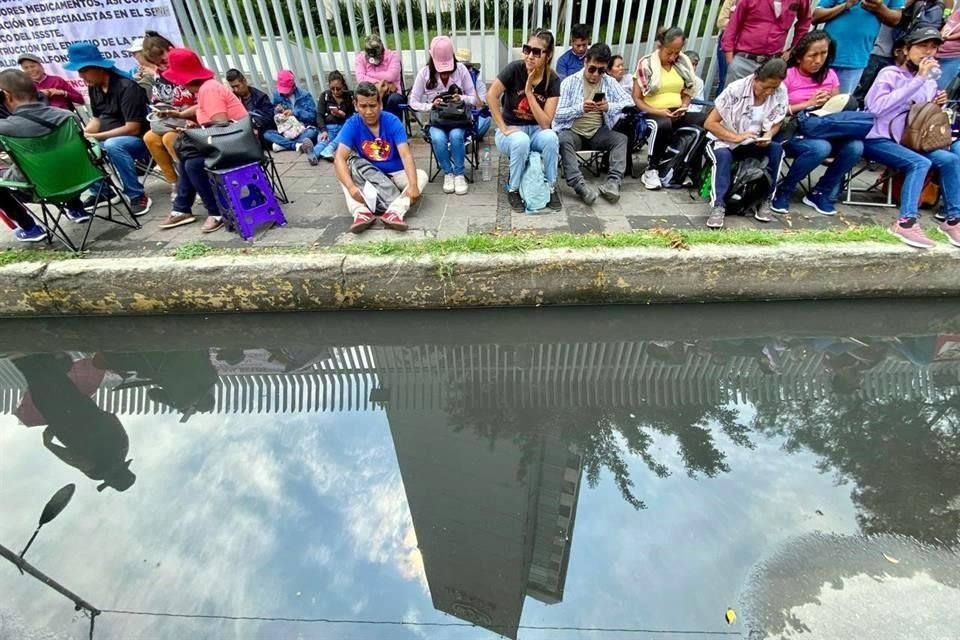 En su día 12 de protestas, los maestros bloquearon sedes de Afores en la Ciudad de México.