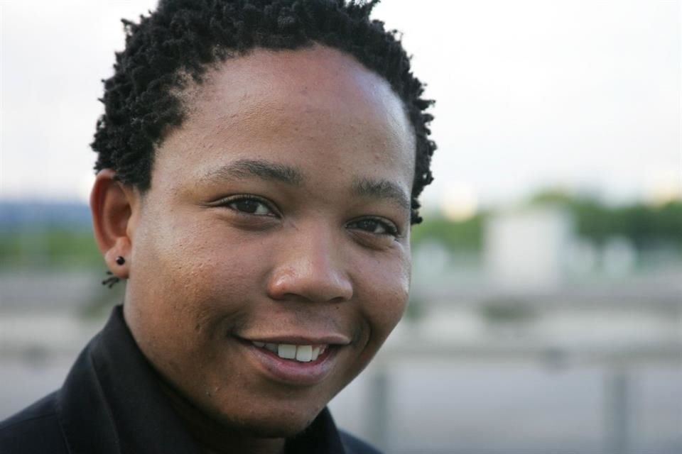 Presley Chweneyagae, estrella sudafricana de 'Tsotsi' y voz clave del cine africano, murió a los 40 años.
