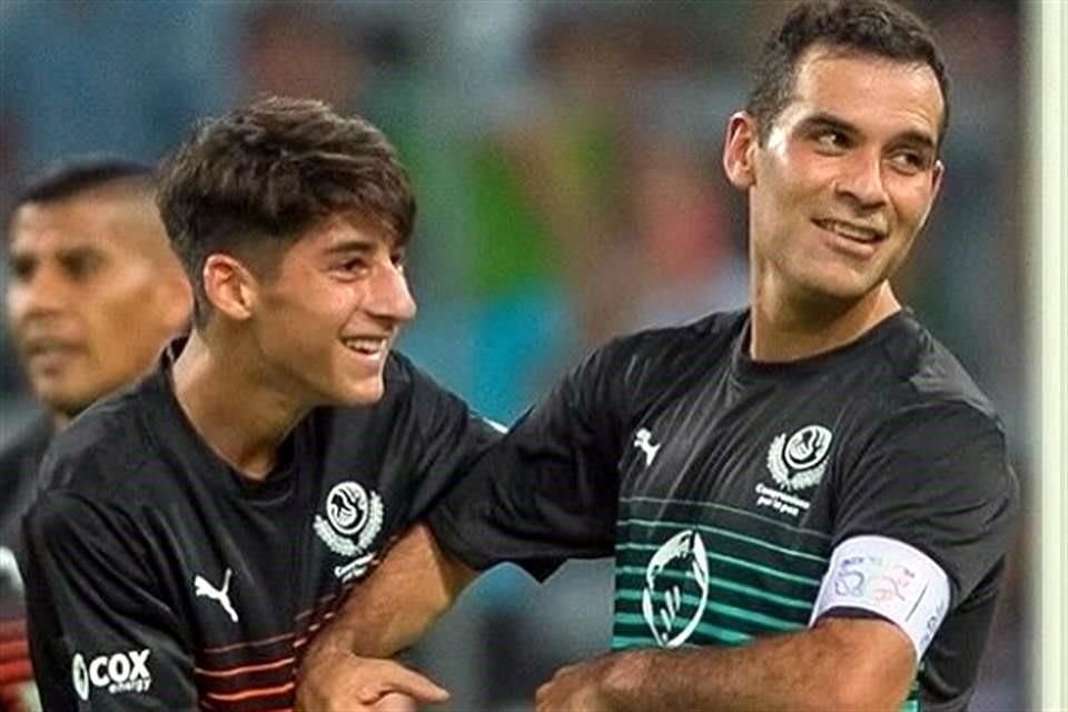 Santiago quiso seguir los pasos de su padre, pero aceptó que no pudo.