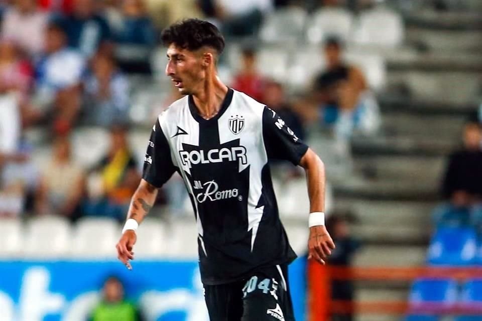 Márquez deja las canchas a los 22 años.