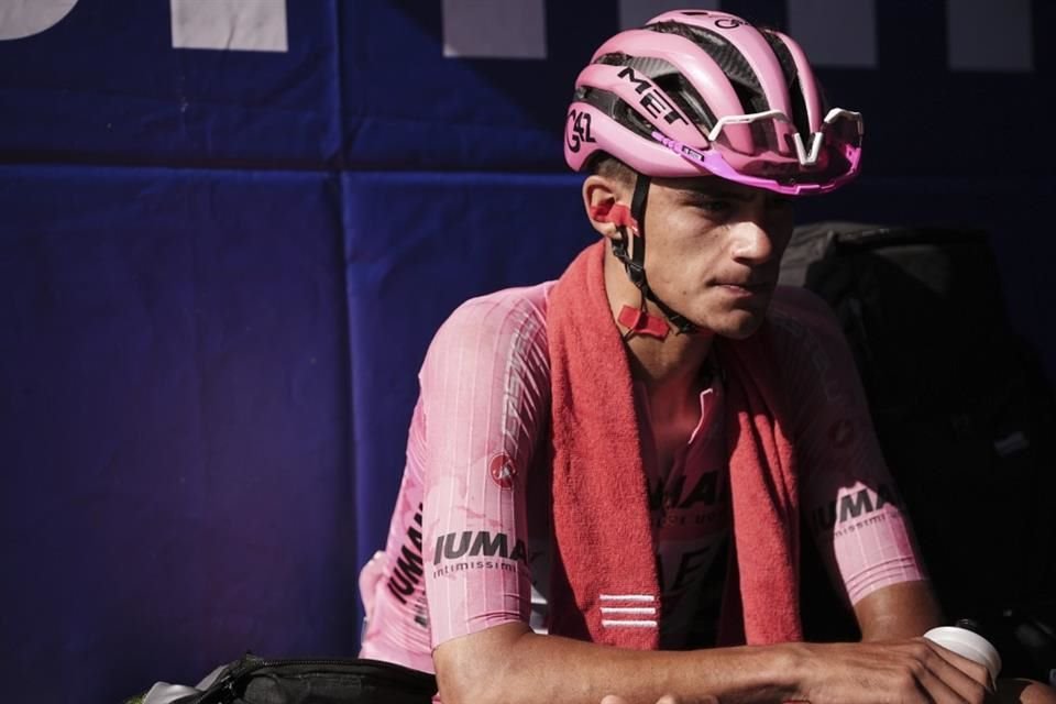 Del Toro sigue líder en el Giro, aunque sus rivales están cada vez más cerca.