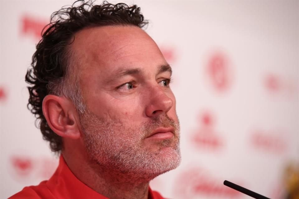 En su presentación como técnico de las Chivas, Gabriel Milito dijo que busca despertar al gigante y que respetará su contrato con el Rebaño.