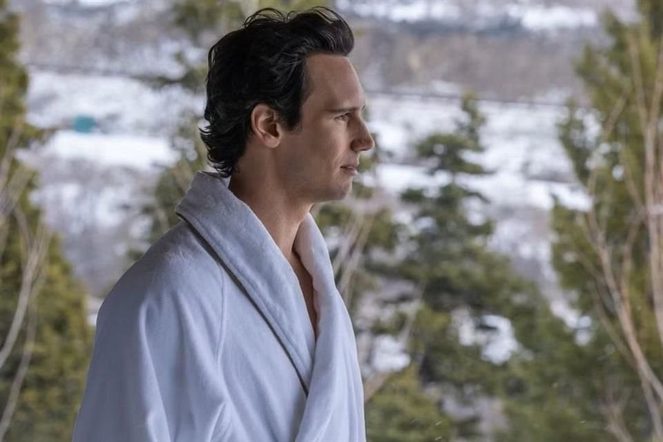 Cory Michael Smith interpreta a uno de los multimillonarios.