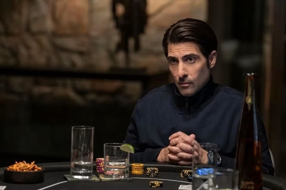 Jason Schwartzman completa el reparto de estelares.