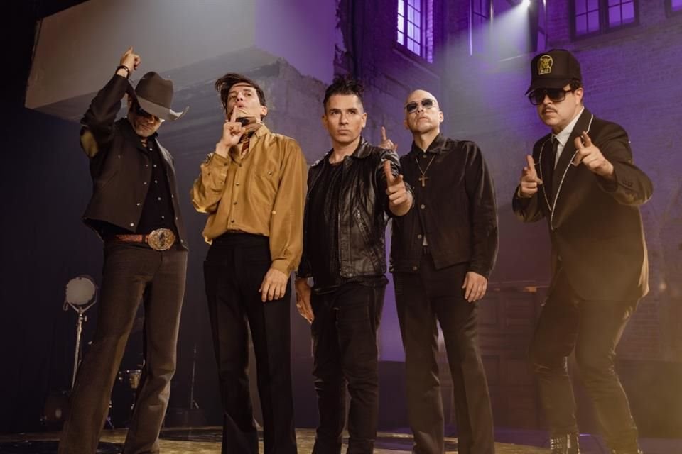 La banda regiomontana Kinky disfruta que ahora sus fans de toda la vida acudan con sus hijos a cantar y bailar en sus conciertos.