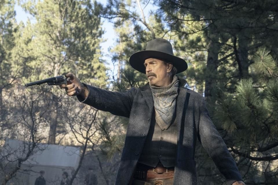 Costner, a través de su abogado Marty Singer, negó las acusaciones, calificándolas de infundadas.