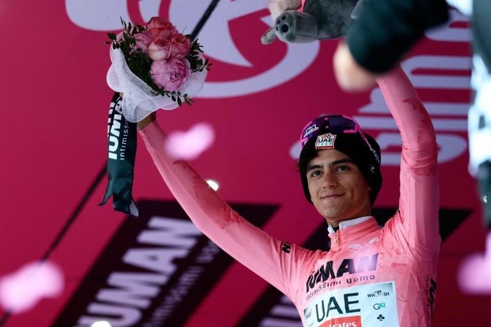 Isaac Del Toro es líder del Giro tras 17 etapas.
