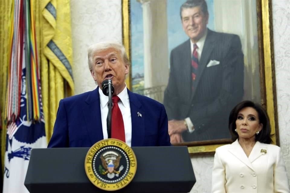 El Presidente Donald Trump aseveró que la Universidad de Harvard quiere pelear, pero su Gobierno 'les está pateando el trasero'.