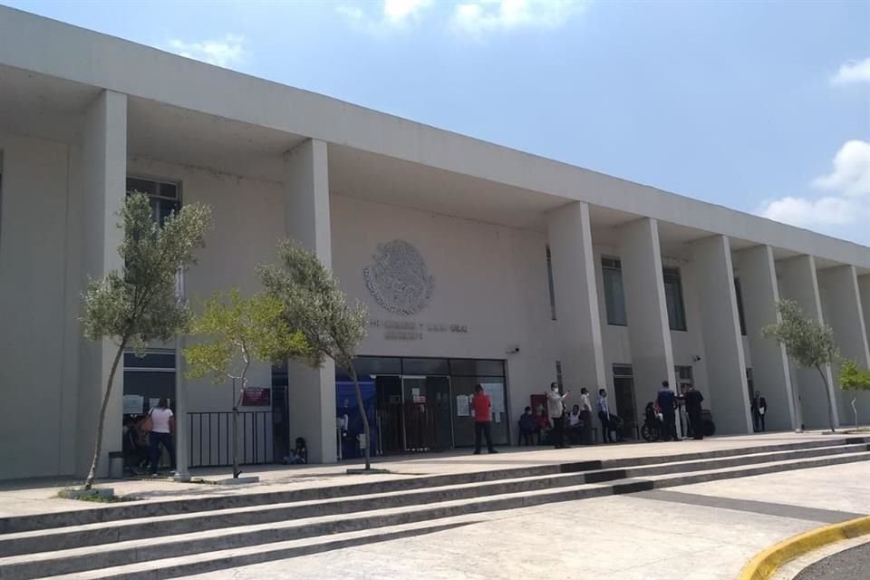 Por estar involucrado en el caso de una desaparición forzada de cuatro personas en Tlajomulco en 2022, un hombre fue aprehendido y llevará su proceso penal en prisión.