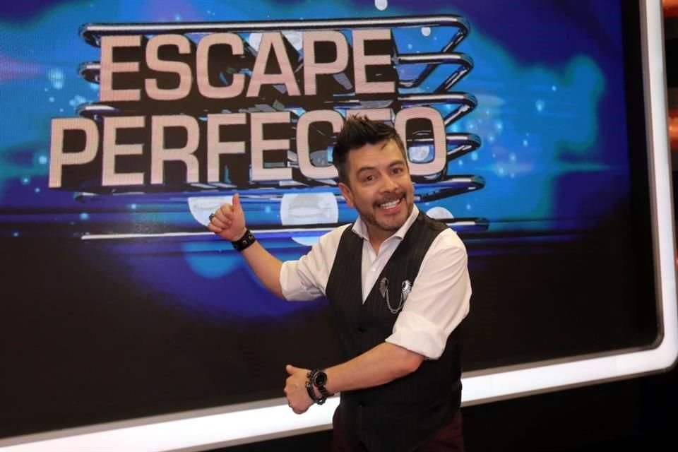 Carlos Espejel sufre de parálisis facial y ya está en tratamiento.