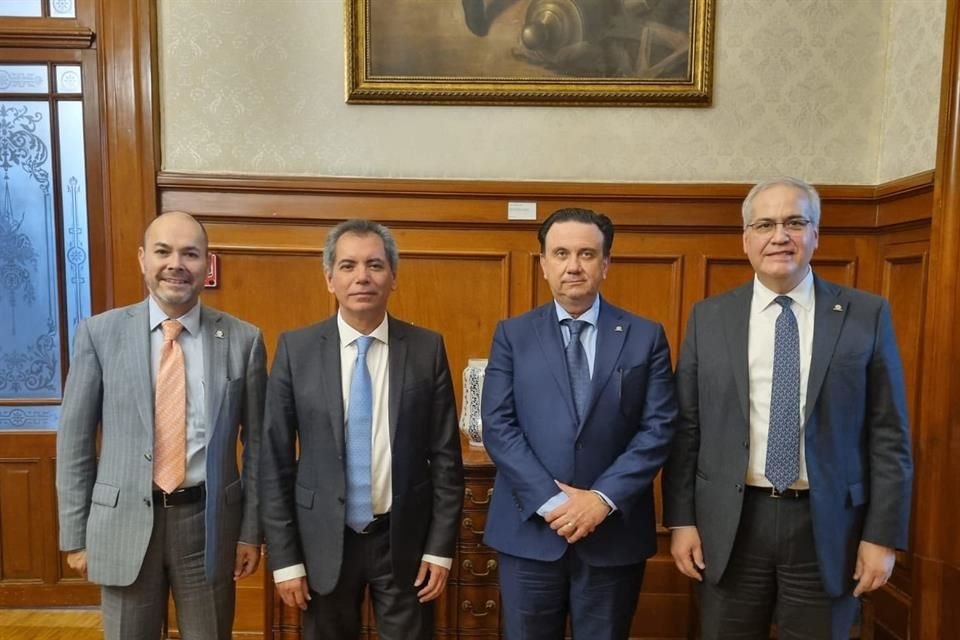 Juan José Sierra, presidente de Coparmex; Domingo Ruiz López, presidente de la comisión fiscal; Oscar Martínez Treviño, vicepresidente nacional de estado de derecho, justicia y seguridad.
