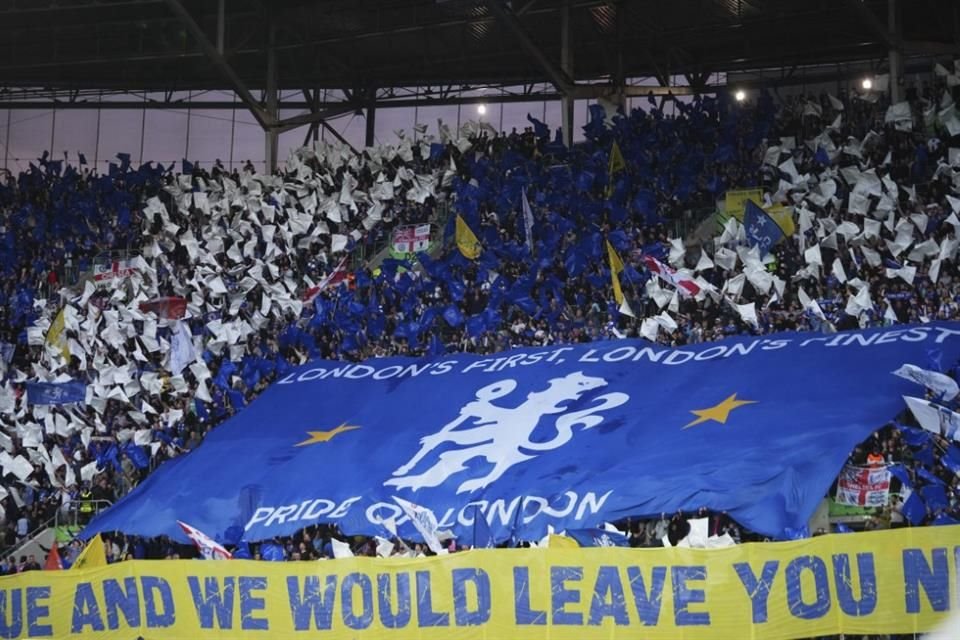 El orgullo de Londres, rezan los aficionados del Chelsea en Polonia.