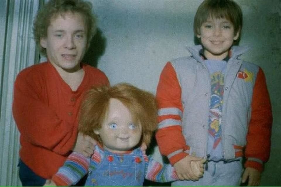 Tras el éxito de la primera cinta de 'Chucky, El Muñeco Diabólico' (como se llamó en México), Gale (ziq.) retomó su papel en la primera secuela.
