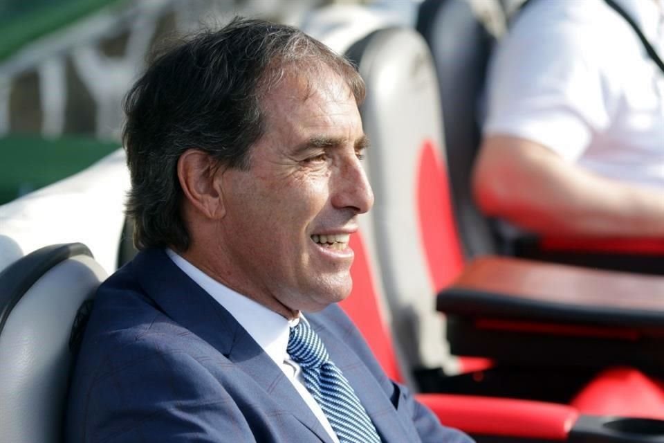 Guillermo Almada ahora podría llegar al banquillo de Cruz Azul.