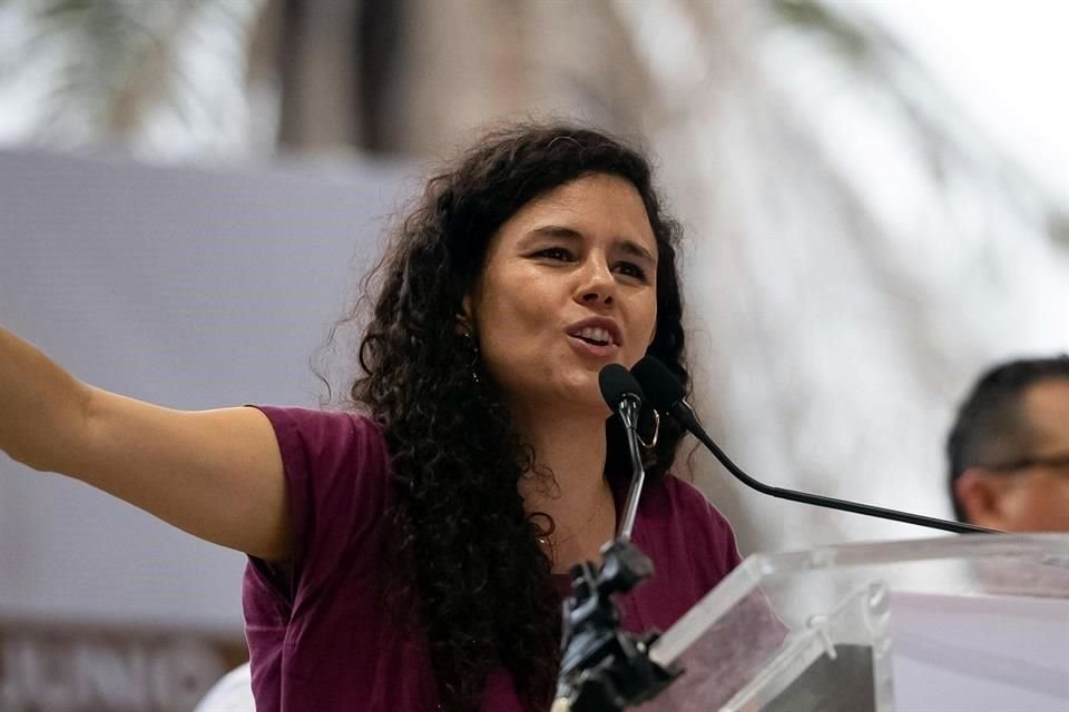 Durante el cierre de campañas en Veracruz, Luisa María Alcalde, dirigente de Morena, llamó a sus simpatizantes a no confiarse de las encuestas de preferencia para las 212 alcaldías que se disputan.