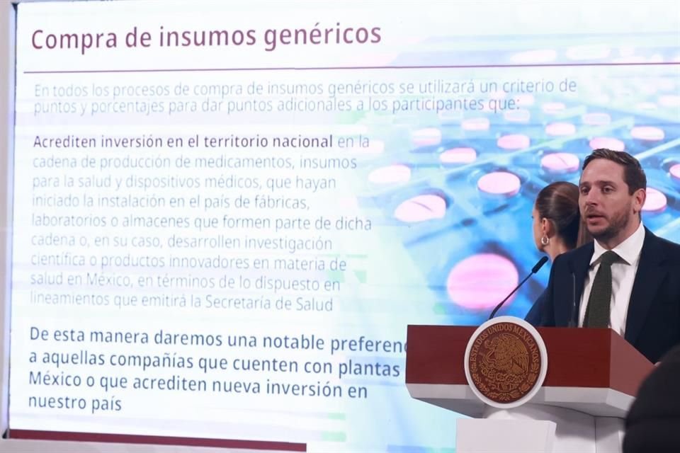 Gobierno anunció decreto para que en próximas compras de medicinas, las licitaciones favorezcan a empresas que tengan plantas en México.