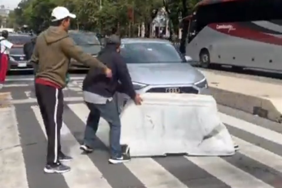 Maestros de la CNTE comenzaron a bloquear Paseo de la Reforma.