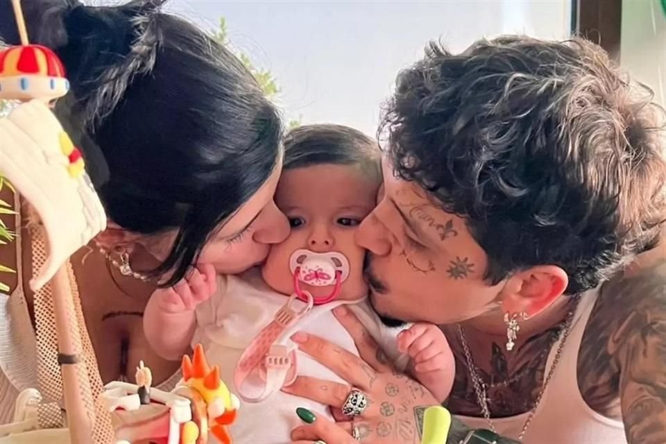 A pesar de haber puesto fin a su relación en mayo de 2023, luego de dos años de noviazgo, Nodal y Cazzu han enfatizado que mantienen una convivencia respetuosa y enfocada en el bienestar de su hija.
