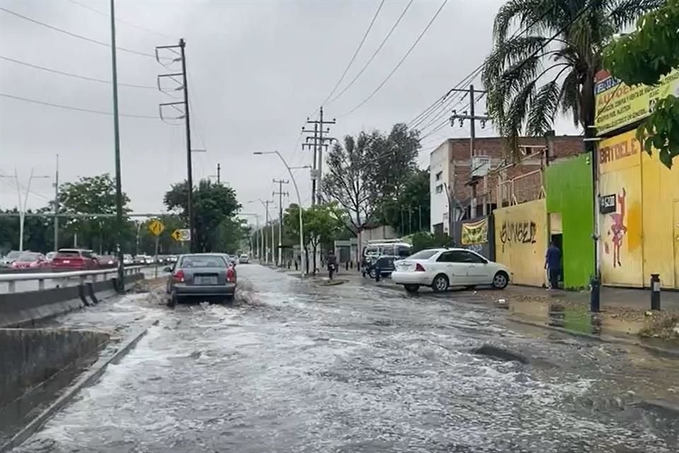 En Mariano Otero se registró encharcamientos.