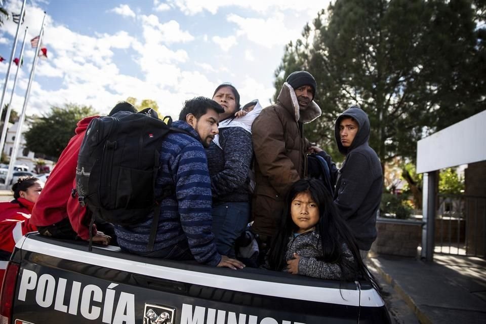 Un camión con migrantes regresados de EU en Nogales, en 2019.