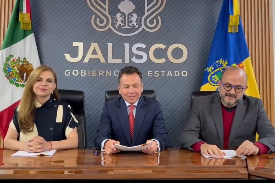 La Rectora Karla Planter, el Gobernador Pablo Lemus, y el ex Rector Ricardo Villanueva.
